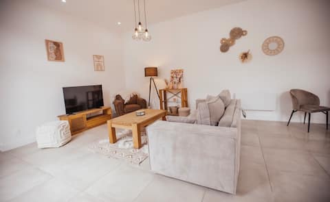 Successful Airbnb property: The Hacienda - Large House with exterior in Cambrai