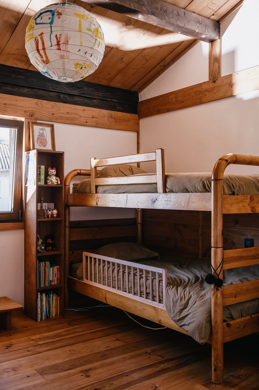 2 двуетажни легла с размери 90 x 1,90
