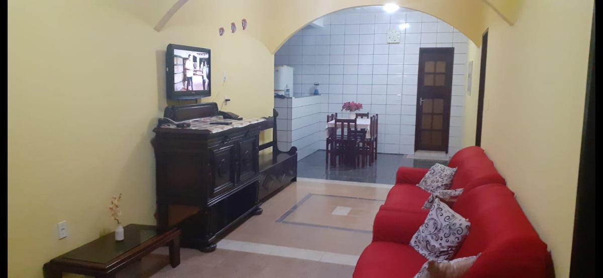 במקום השולחן הזה, אפשר לשים מיטה זוגית. אם הקבוצה היא עד 10 אנשים.