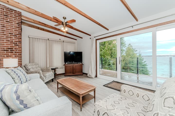 By The Bay Waterfront Retreat - Wiarton