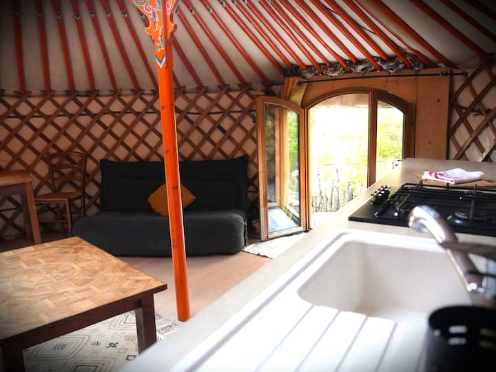 La Yourte En Lisière Des Bois: Le Confort Nomade - Salernes