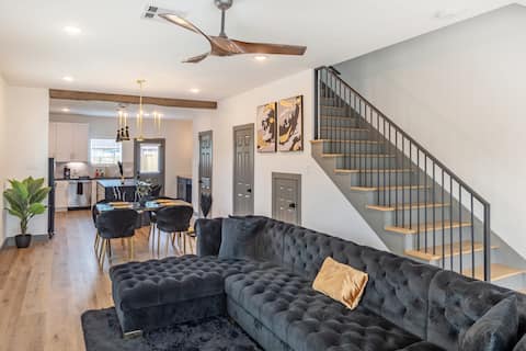 Popular Airbnb listing: Cozy Downtown Luxury Oasis in Settegast