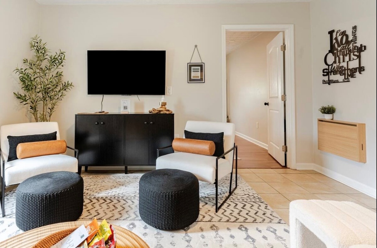 Modern Lawrenceville Stay Near Downtown - Parking