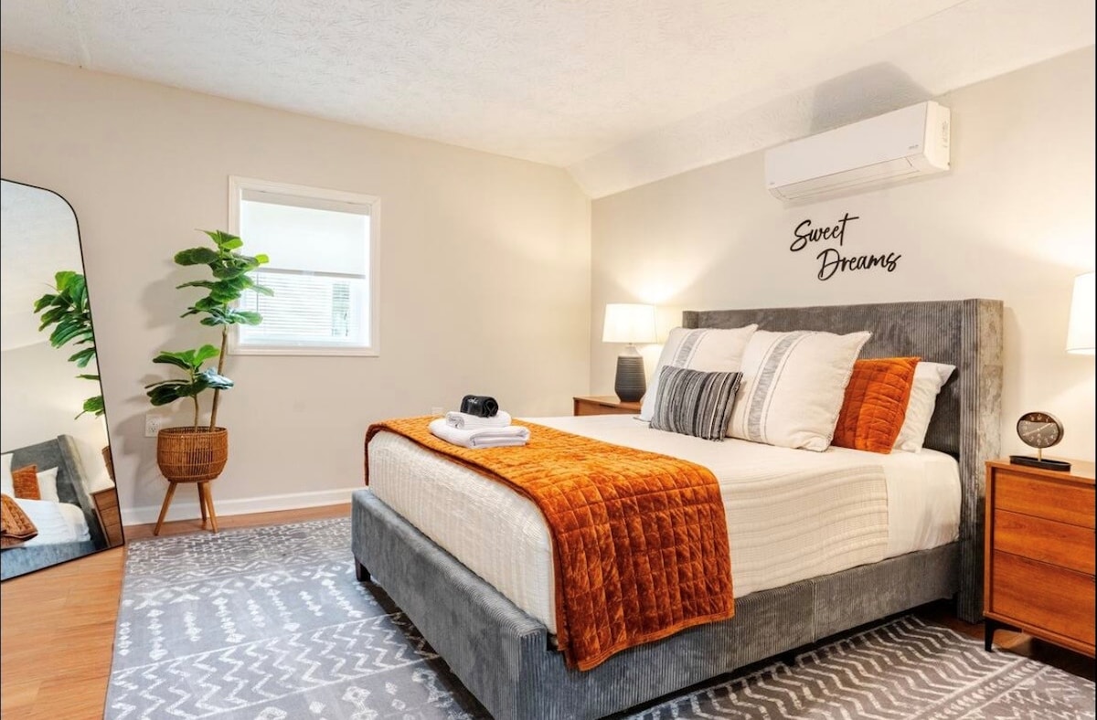 Modern Lawrenceville Stay Near Downtown - Parking