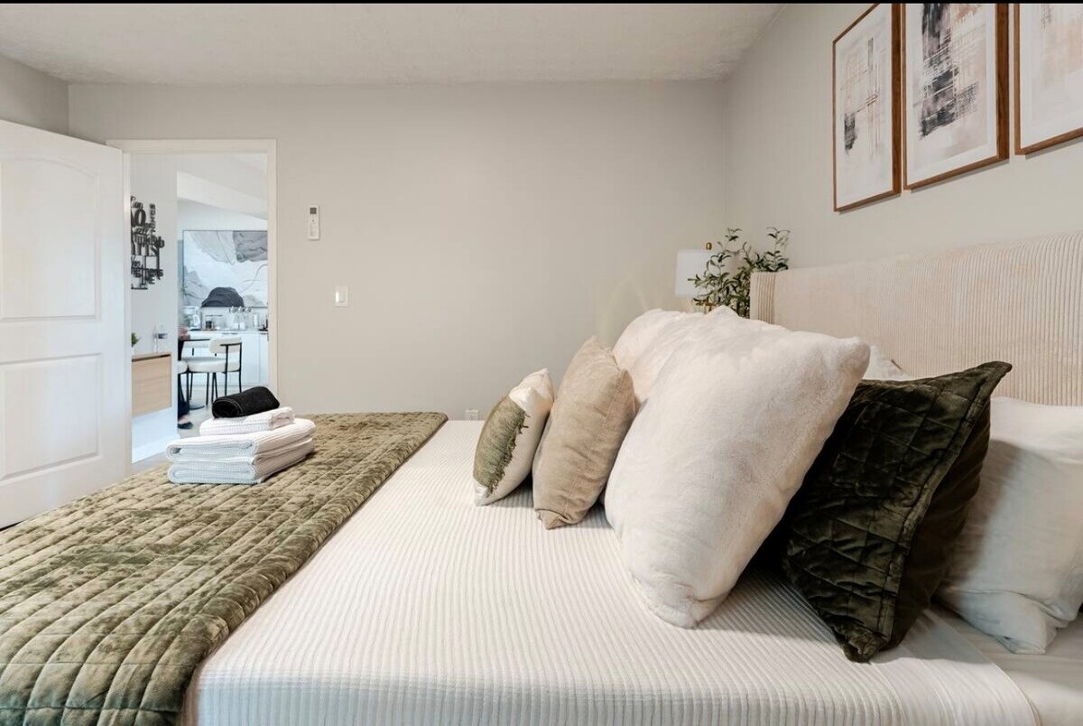 Modern Lawrenceville Stay Near Downtown - Parking