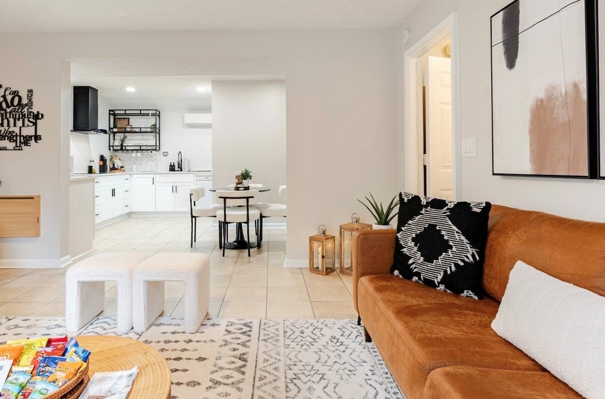 Modern Lawrenceville Stay Near Downtown - Parking