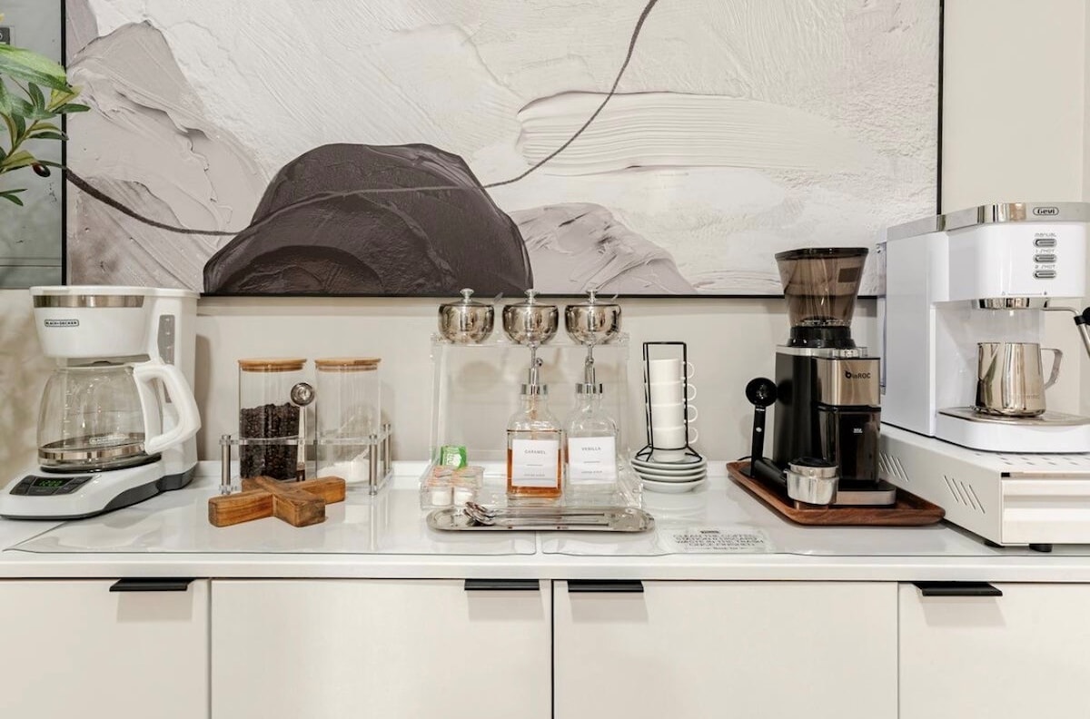 Modern Lawrenceville Stay Near Downtown - Parking