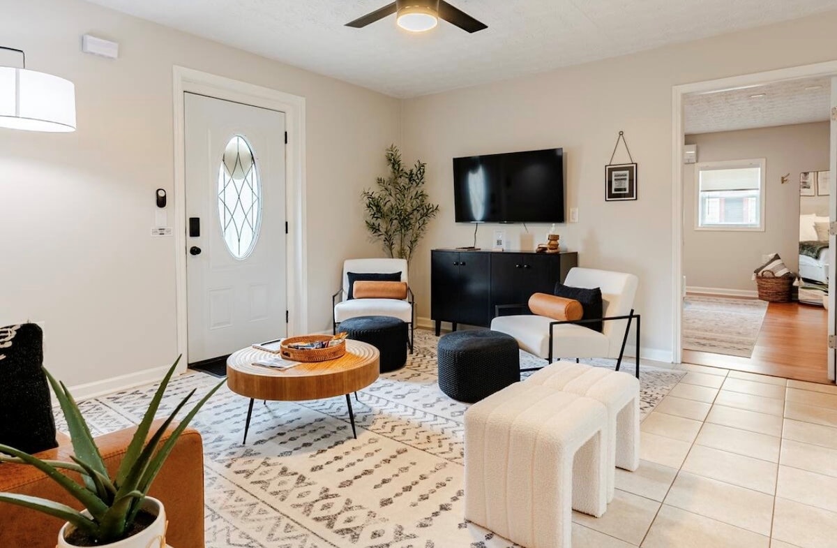 Modern Lawrenceville Stay Near Downtown - Parking