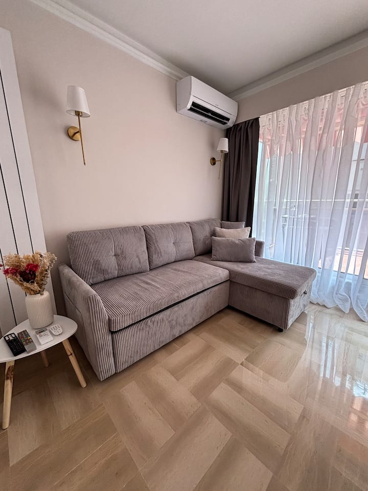 Terrace, Apartment 2 Rooms, 1 Min From The Beach - Nice