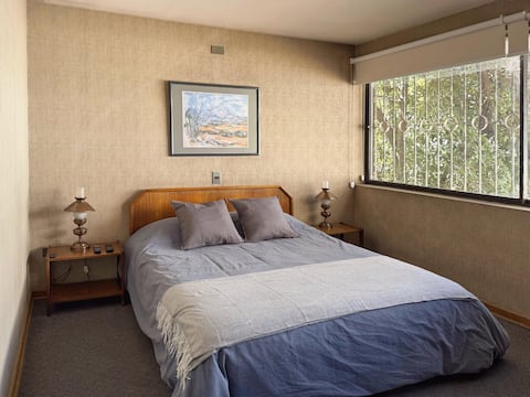 H5 Cozy hotel in a quiet and central area.