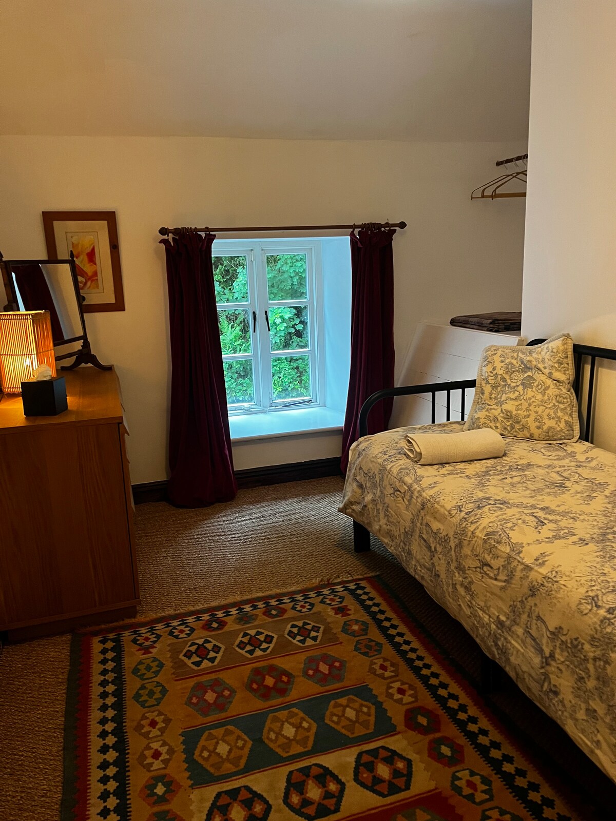 Krevet u trećoj spavaćoj sobi može se na zahtjev pretvoriti u bračni krevet. 