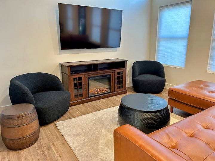 Modern Alpine Gem • Hot Tub • Walkable • Fireplace - Driggs, ID