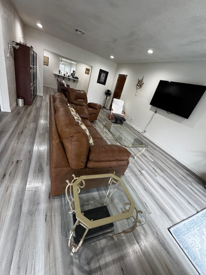 Great House Rm 2 - Fresno, CA