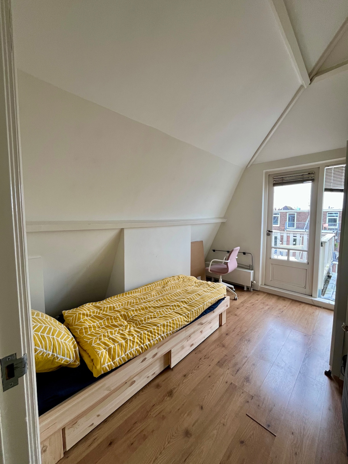 Кревет кој може да се рашири (од 80 до 160 см x 200 см)