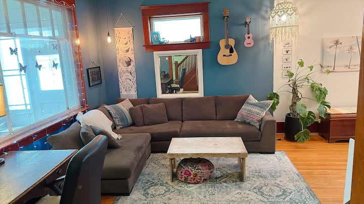Miranda's Place - 3 Bedroom Downtown - Brandon University