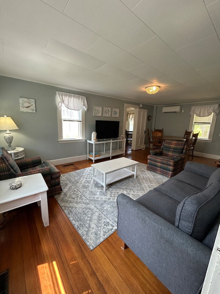 Charming Wells Cottage • Walk To Dining & Beach - Ogunquit, ME