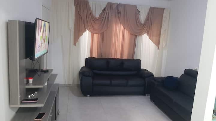 Casa Espaçosa E Segura. - Campo Grande