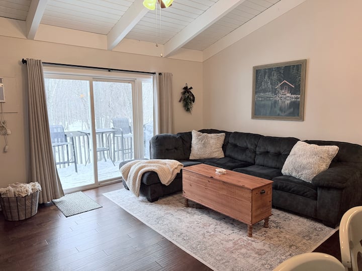Harmony Hideaway,
Next To Split Rock Golf Course! - Lake Harmony, PA