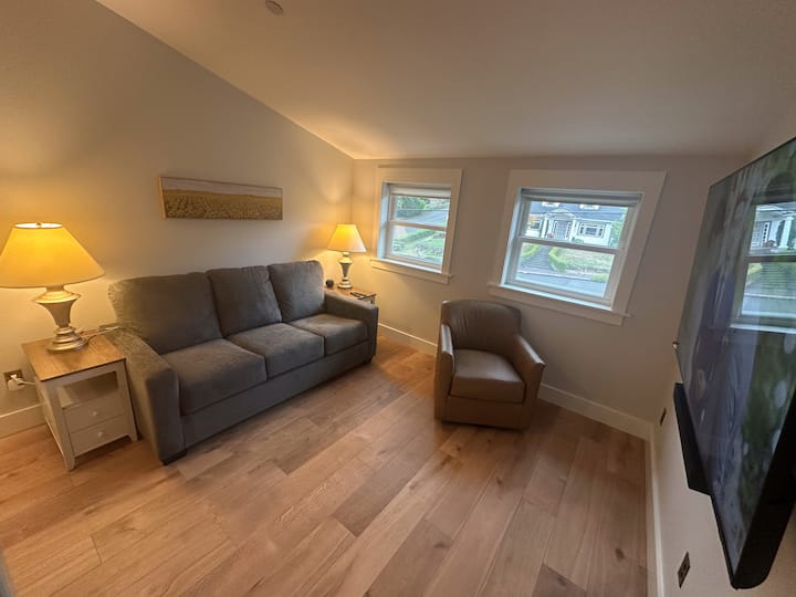 New Camas Apartment • Private Entry + Ev Charging - Washougal, WA