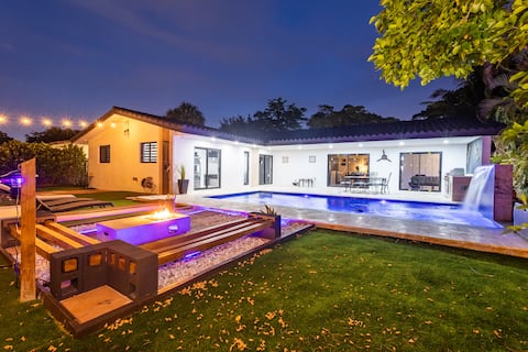 Skyline Lux Villa w/ Pool 4/3