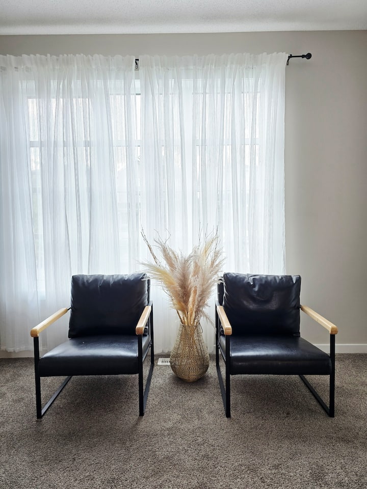All-to-yourself 4br Home+basement | Near Airport - 캘거리