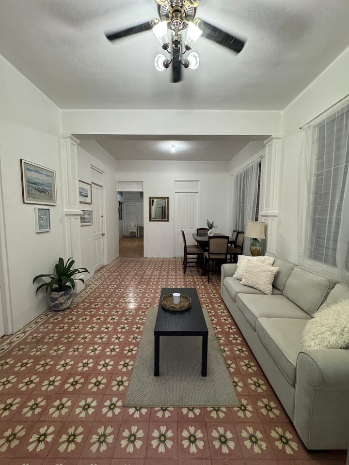 La Casita Amarilla (Rompe Olas Beach) - Aguadilla