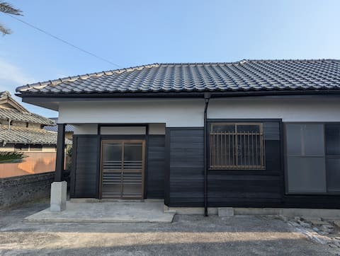 "Minpaku Ajisu House" 1 house for rent. ベット5。JRあじす駅徒歩5分。 きらら公園に近い宿、駐車場無料