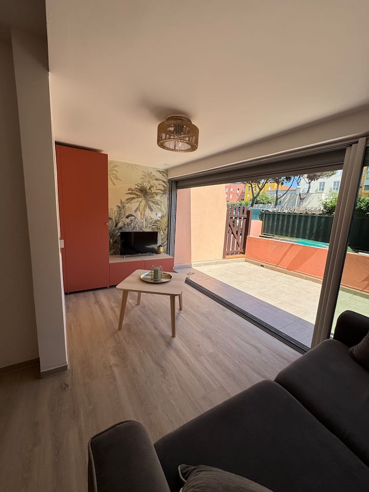 Terrasse-piscine-parking-plage - Agde