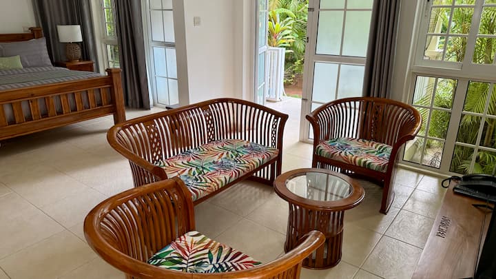 Bord Mer Villa: Tropical Charm - 維多利亞