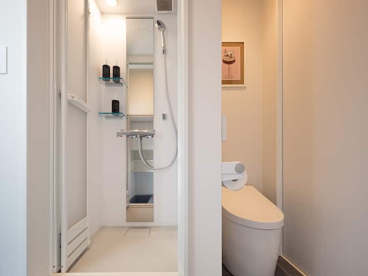 ・【siteB/シャワールーム】1階のトイレに隣接しています。