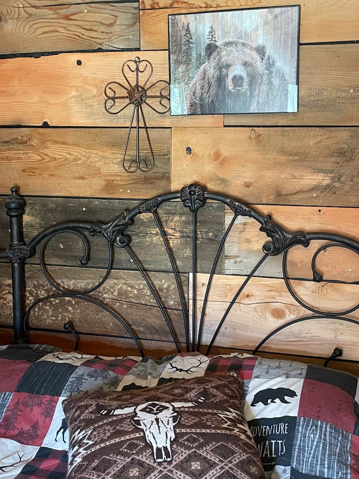 The Jeremiah Johnson Retreat - Eureka, MT