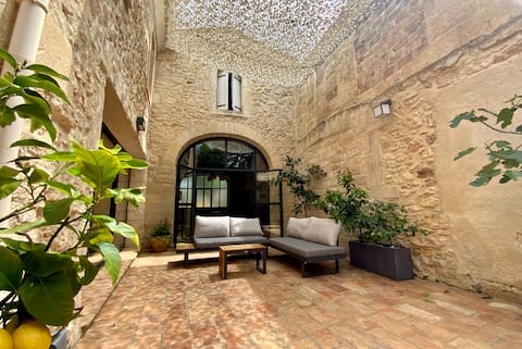 La Maison de la Place- Charming house with pool