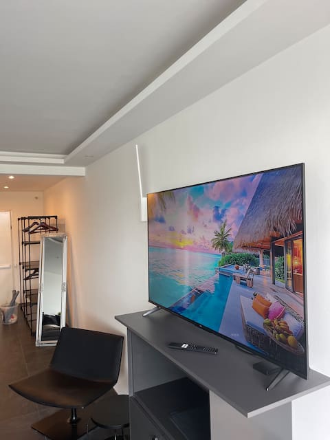 Top Airbnb: Luxury Flat -enjoy your stay in the city of Munich in Alt Moosach