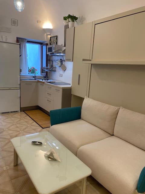 Popular Airbnb listing: Amalfi Center Small Apartment in Amalfi