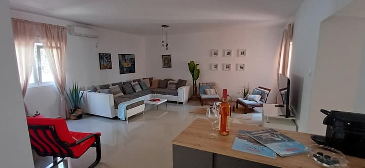 Spacious Central 2br Apt In Budva - Walk To Beach - Budva