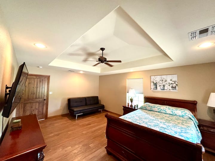 标准双人床，头部和脚部均可升高！