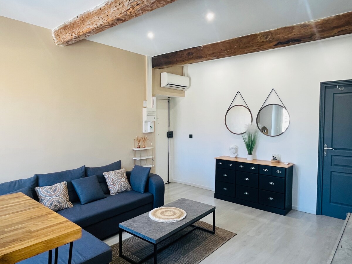 Sala de estar con opción de aire acondicionado o calefacción  