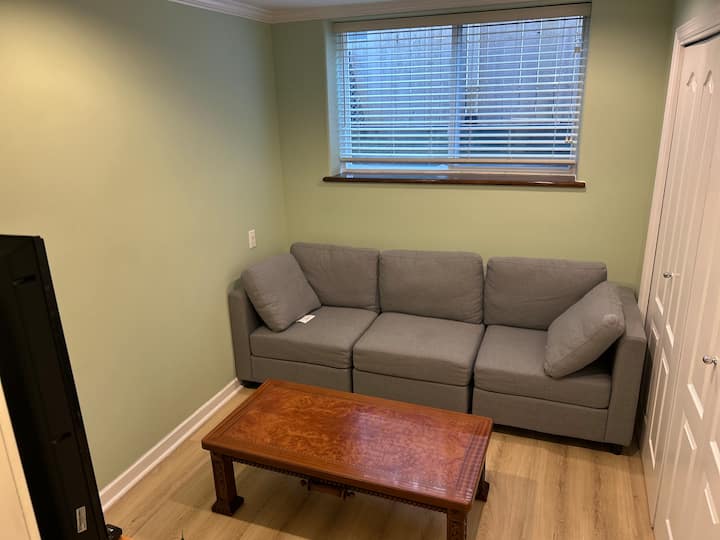 2 Bedroom Basement Suite In Vancouver - Burnaby