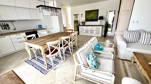 Flores Garden B19-20
Stunning 2 bdr apt with pool