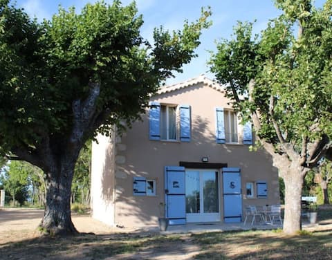 Bastidon les tilleuils with pool