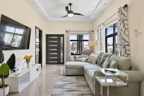 GemScape: Cozy Modern Home in Gated Community