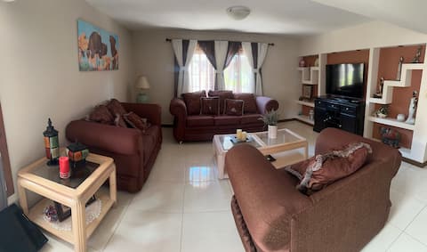 Popular Airbnb listing: Spacious house with air conditioning, a grill and an excellent location in Cuauhtémoc
