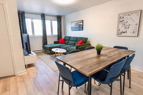 Top Airbnb: 3BR 6BD 5 min walk Metro Free Parking Place Bell in Laval