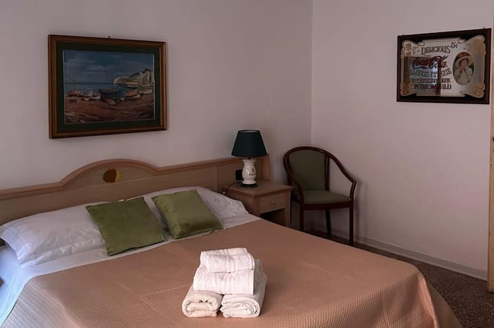 Monolocale-pizzo Centro-vico Fortuna Rooms"teta" - Pizzo
