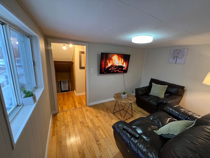Cozy & Private 2 Br Home Near Downtown - Gran Sudbury
