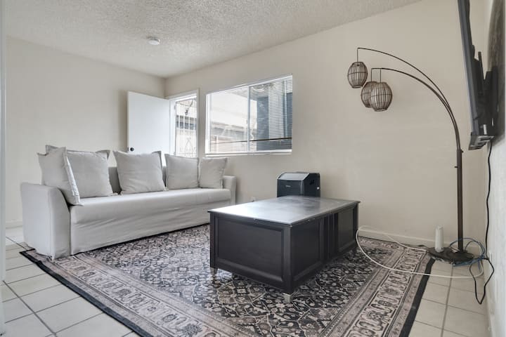 Modern 2br Apartment | Gated | Parking - Carson, CA