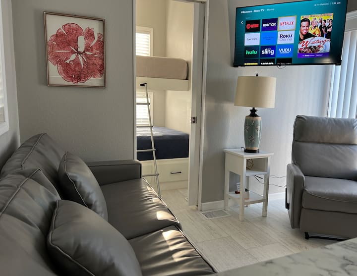 Cozy Tiny Home • Near Disney | Clean & Cozy - Kissimmee, FL