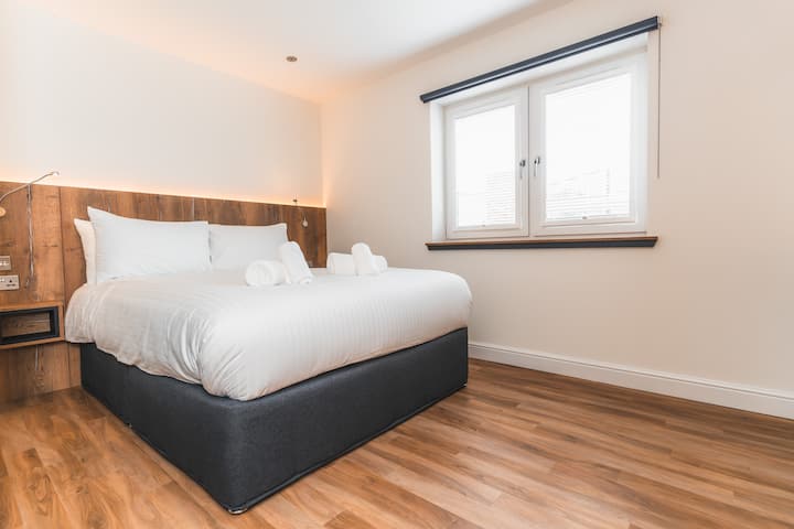 Jackton Distillery Steadings: One-bedroom Suite - East Kilbride