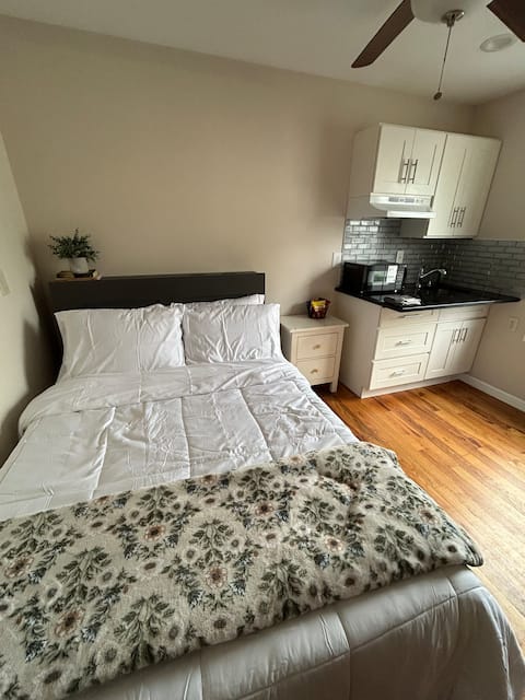 Cozy Private Studio - Near NYC & EWR