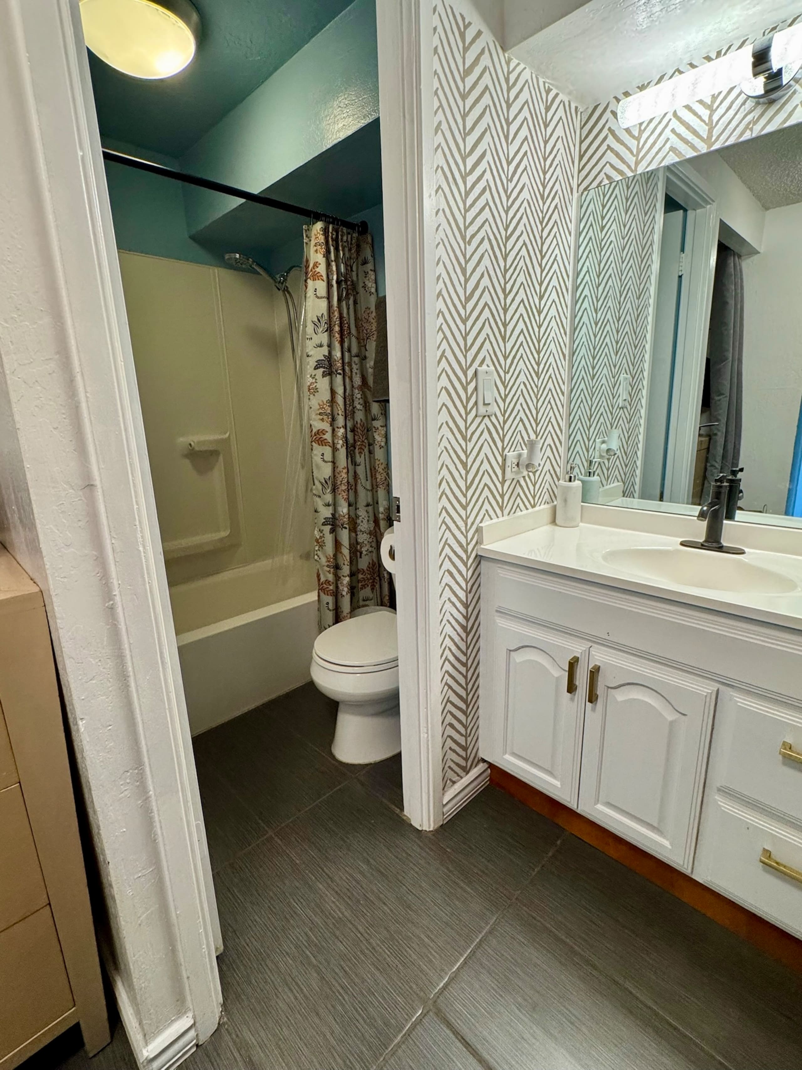 Condo in Honolulu · ★4.84 · 1 bedroom · 1 bed · 1 private bath - Image 6